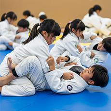 ペアになって打ち込みを行う様子